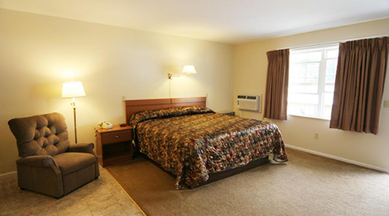 Maple Leaf Motel Schroon Lake Exterior foto
